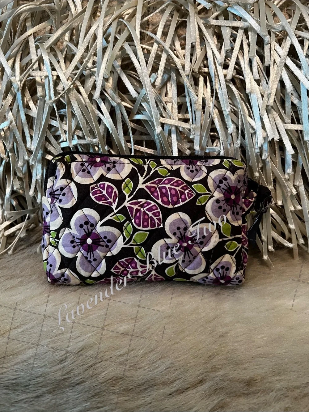 VERA BRADLEY Plum Petals 2011 Travel Cosmetic Case Zipper Top Close Lined Purple
